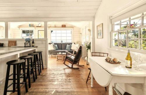 Charming Beach Cottage with Ocean Views & Sauna - Foto 3