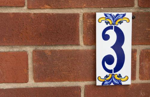 3 bed home sleeps 8 people located 1 min from train stop - Otley Terrace - Photo 47