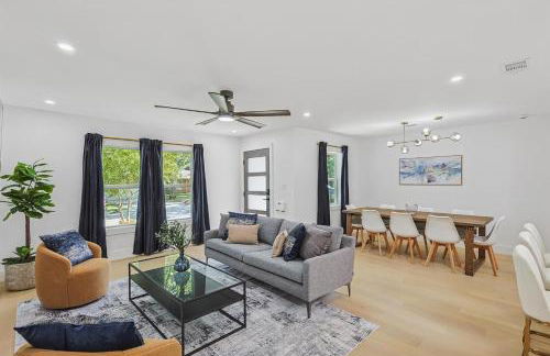 3-BD 3-BA Bungalow ft Backyard w Deck & Firepit - Foto 5