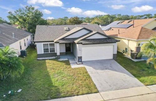 Retreat with Heated Pool in a Serene Community - Foto 8