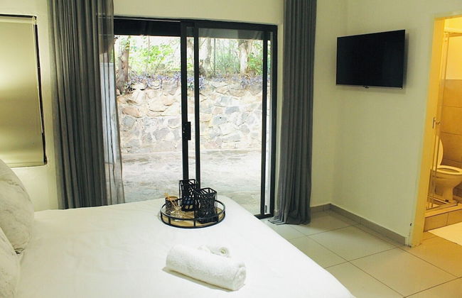 Exquisite 1-bed Apartment in Sandton - Photo 4