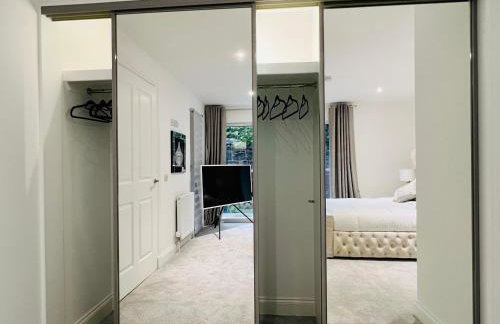 DESIGNER HOUSE - University of Glasgow / Central Glasgow 'Hillhead' West End G12 - Luxurious & Contemporary Detached House / Terrace / Garden / 'electric car charging' Garage Parking - Foto 16