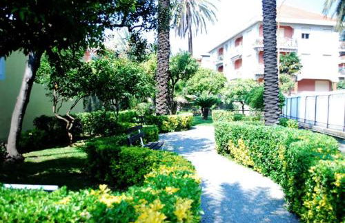 affascinante bilocale con piscina - Photo 8