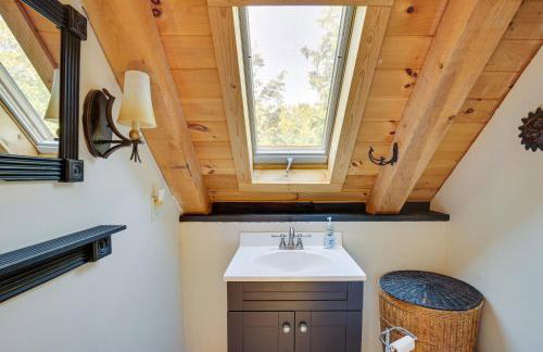 Frye Island Family Cabin with Lake and Beach Access! - Foto 25