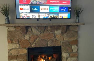 Spacious Pocono Home with Hot Tub and Fire Pit - Foto 6