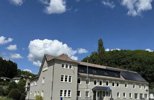 Grosse Gruppenunterkunft im Nationalpark Eifel mit Bar und Terrasse - Foto 29