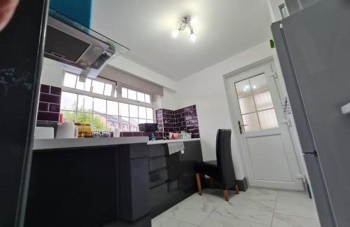 Bristol 2-Bed Bungalow Sleeps 4 Parking - Foto 16