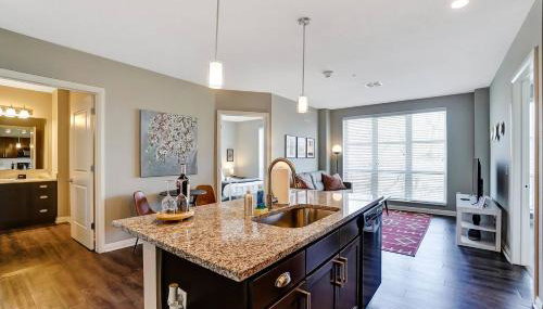 The Urban Oasis Garage Parking Walk-In Shower - Foto 2