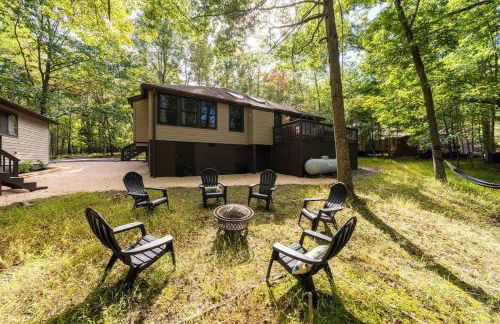 Secluded Retreat w Hot Tub, FirePit & Pool Access - Foto 31