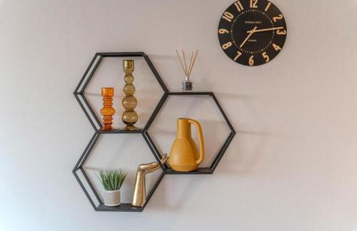 Luxuary 2BR Apt Sleeps 9, Wembley and Park Views - Photo 11