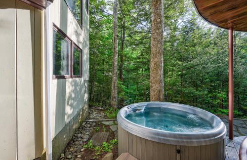 Steps to the Ellis River - Luxe, Hot Tub, Game Room - Foto 41