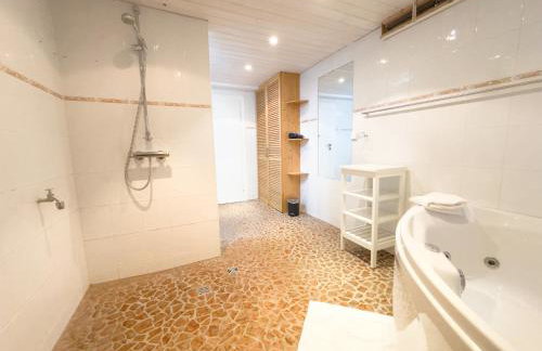 Souterrain Apartment mit eigenem Eingang und Terasse - Foto 13