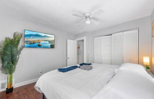 Little Italy Group Stay 4 TV's Pet Friendly - Foto 6