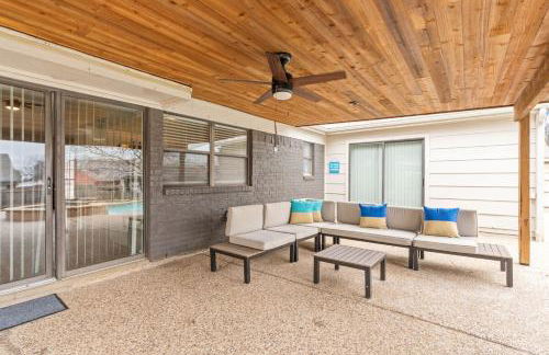 DFW Retreat - Pool, Spa & Minutes to Dallas & Fort Worth - Photo 20