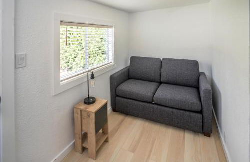 Cozy 2 Bedroom Home, Private Backyard with Hot Tub - Foto 2