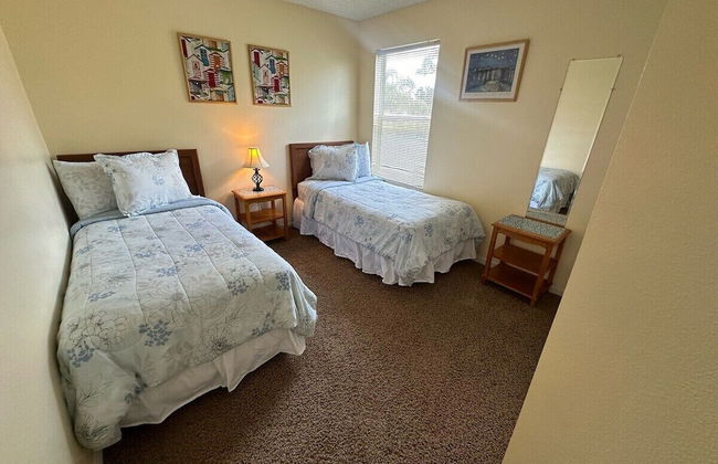 South Facing Pool Home - Room for the Whole Family! - Photo 2