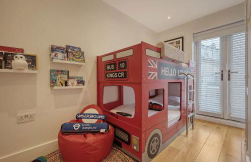 Dove House Wanstead - Stunning 4 Bedroom, 3 Bathroom House with Private Hottub & Gym - Escape London, in Lonon - Foto 26