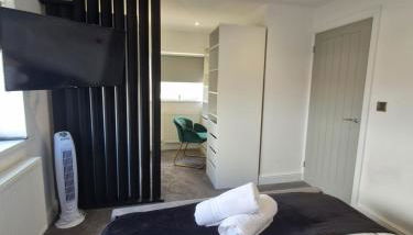 Modern Detached 3 bedroom home with off-road parking & bike store - Foto 4, towels, wardrobe