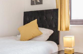 Lovely House in Dagenham / Barking with free parking, WiFi & Garden - Foto 25