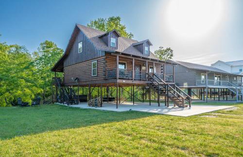 River Lodge Escape with Hot Tub - Foto 58