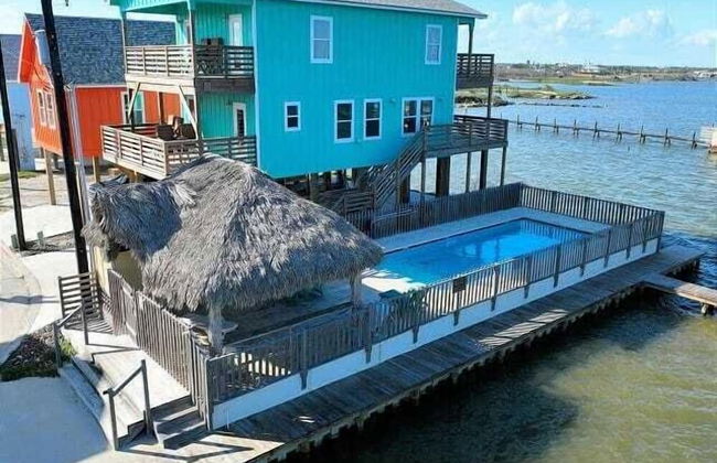 Waterfront, Shared Boat Dock & Pool w/ Views Ariels Grotto by Avantstay - Foto 34