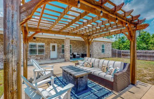 7 Mi to Emerald Coast Zoo! Poolside Paradise - Foto 2
