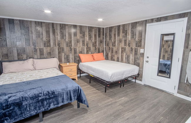 Splendid Gated 4 BR 2 BA Home Near Downtown - Foto 2