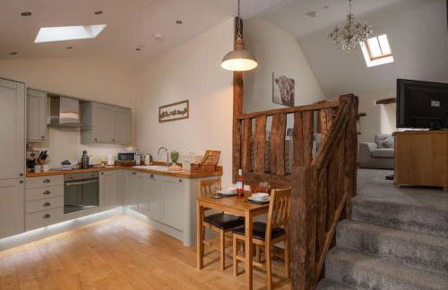 GORSE BARN - A cosy barn conversion in North Wales with a log burner - Photo 3