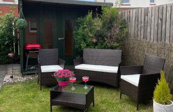 Stylish Scottish House With Garden and Parking - Photo 46