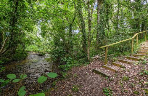 Woodland Cottage by inspirestays-com - Photo 33