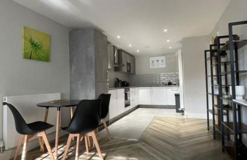 Solihull Flat For 2 with Fast WiFi with Free Secured Parking - Foto 5