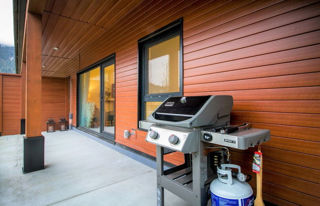 Revelstoke Retreat by Revelstoke Vacations - Photo 20