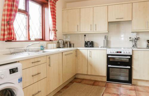 Courtyard Cottage - Photo 8