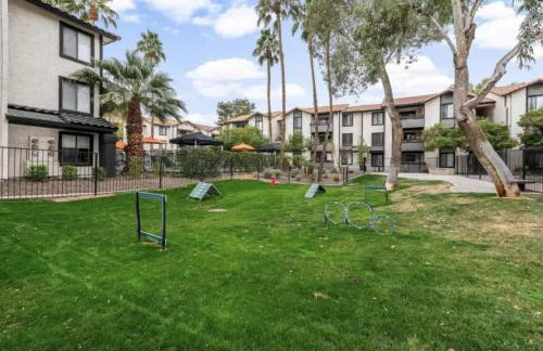 Chill 2BR Near ASU, Pool, Grill, Parking,Pet Frndly - Foto 30