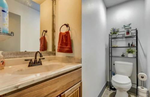 Modern MTN Condo Cozy 2BR Retreat Heated Pool - Foto 14