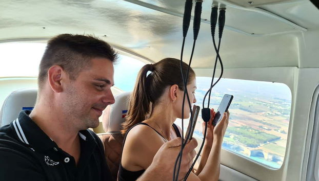 Disfrutando del paseo en avioneta