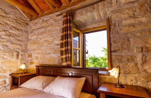 Old Small Stone House - Photo 7