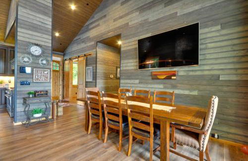 Luxurious Waterfront Retreat with Private Pond! - Foto 7