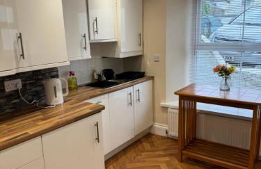 Spacious, sleeps 7, 2 baths, Central Saltash - Photo 17