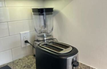 Upscale 2BR Condo with Gym & Parking near MGH & TUFTS - Foto 14