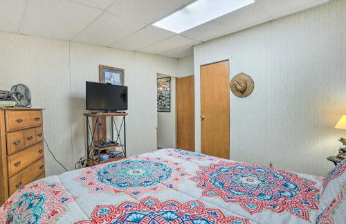 Waterfront Sparta Gem with Fire Pit and Kayak! - Foto 23