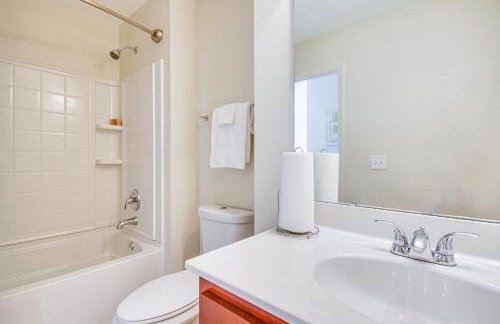 Cozy Greensboro Townhome with Community Pool and Grill - Foto 20