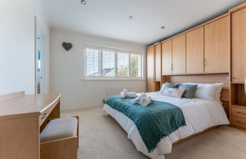 Spacious Seaside Home in Peaceful Coastal Setting - 5 Minutes Walk to the Beach - Foto 2