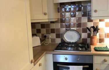 Beautiful riverfront cosy one bedroom apartment - Photo 11