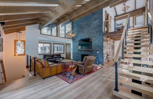 Extra Spacious 2BR Cabin w Office and Outdoor Deck - Foto 22