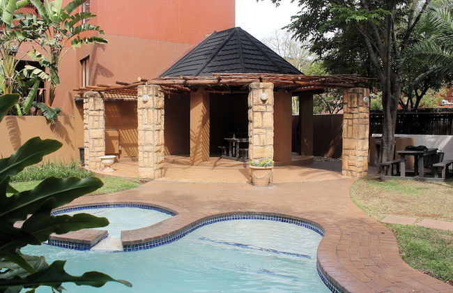 Exquisite 2 Bedroom Garden Townhouse in the Heart of Fourways - Photo 28
