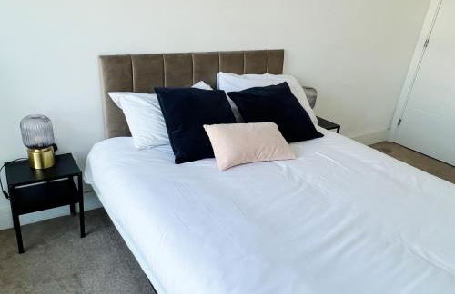 Stunning Riverside View Apartment, near Canary Wharf & O2 - Photo 18