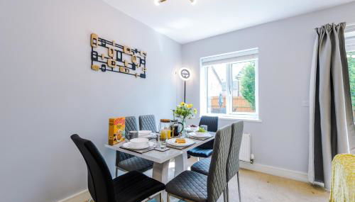 Relax in Style at Wedgwood House 3 BR Home with Garden & Parking - Foto 4