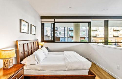 Airy and Open Corner Loft - 92 Walkscore - Foto 32