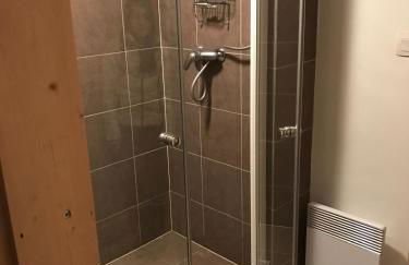 Family-friendly Self-catering Chalet Rental in Abondance - Sleeps 12 Portes du Soleil - Photo 3